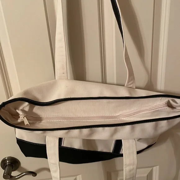 Women's A Monogrammed Tote Bag NWOT - Picture 5 of 7